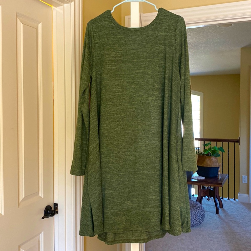 Long-sleeved, green T-shirt dress with suede elbow patches. Size 1XL